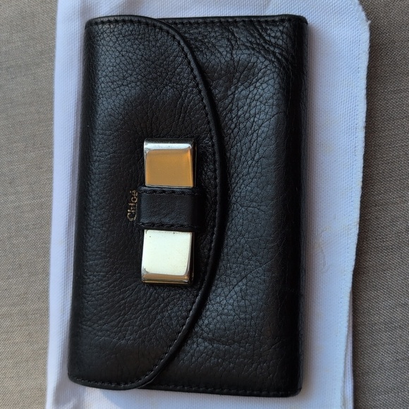 Chloe Black Leather And Gold Bow Wallet - Picture 3 of 12